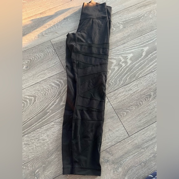 Lululemon Mesh Leggings - Picture 1 of 2